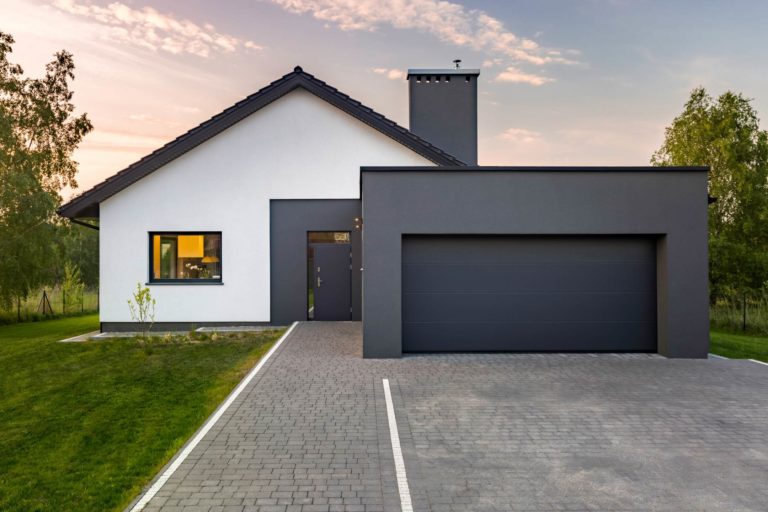 Belle maison moderne et neuve et son garage