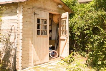 Un cabane, abri de jardin permettant d'avoir un espace de rangement