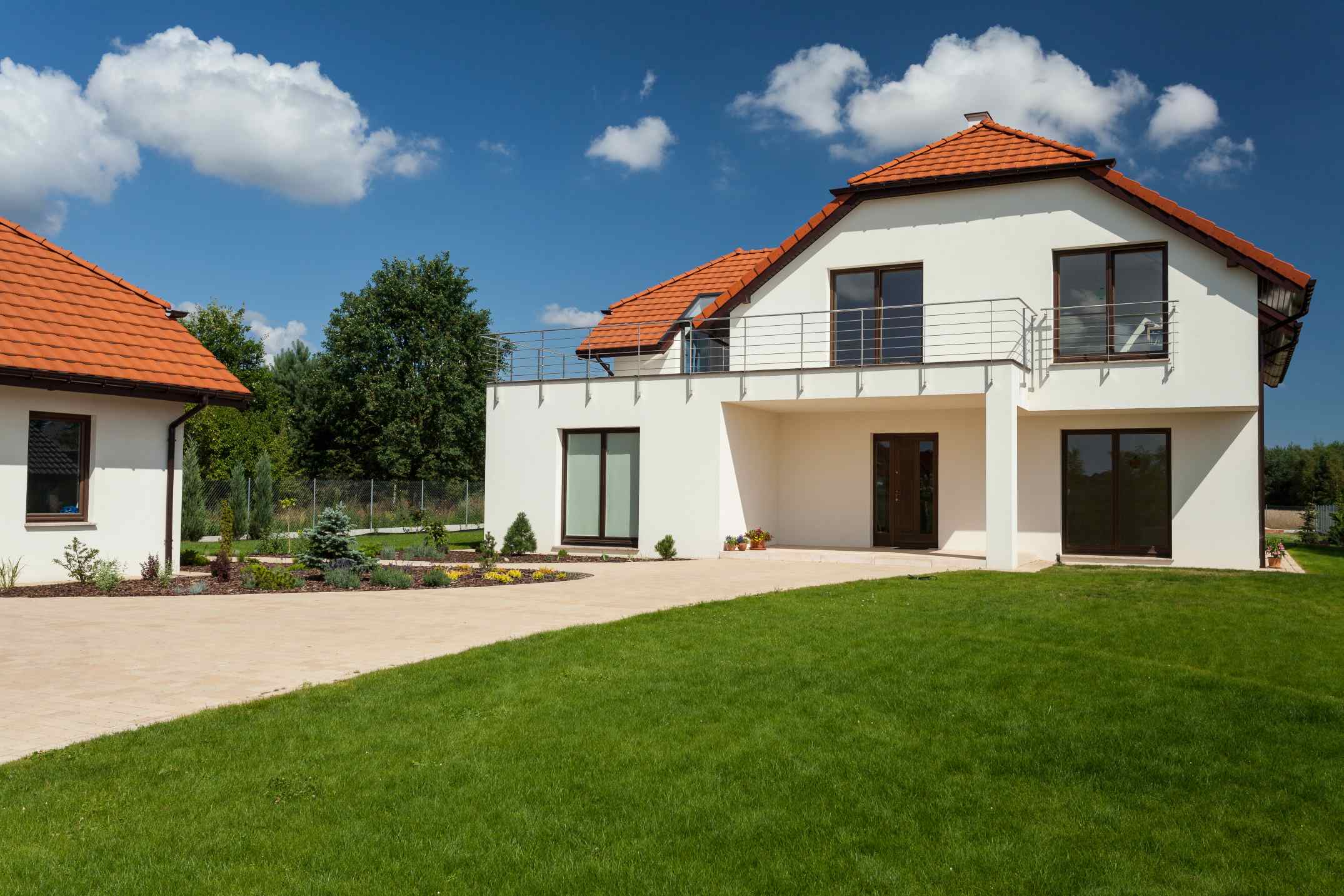 Une belle maison moderne et neuve avec sa dépendance